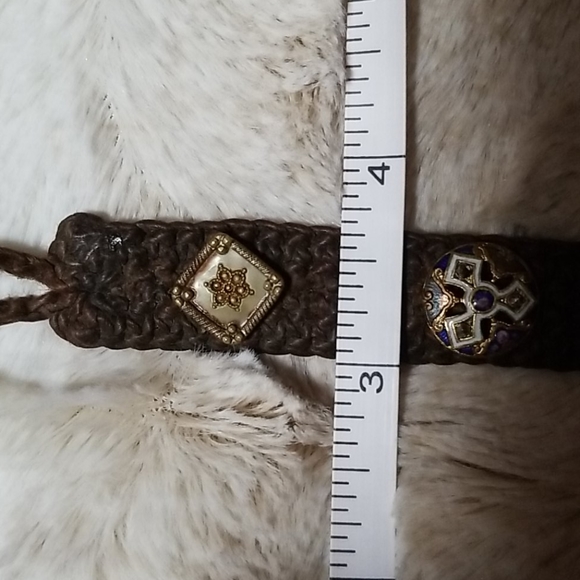 MICRO MACRAME ANTIQUE BUTTON BRACELET - Picture 11 of 11